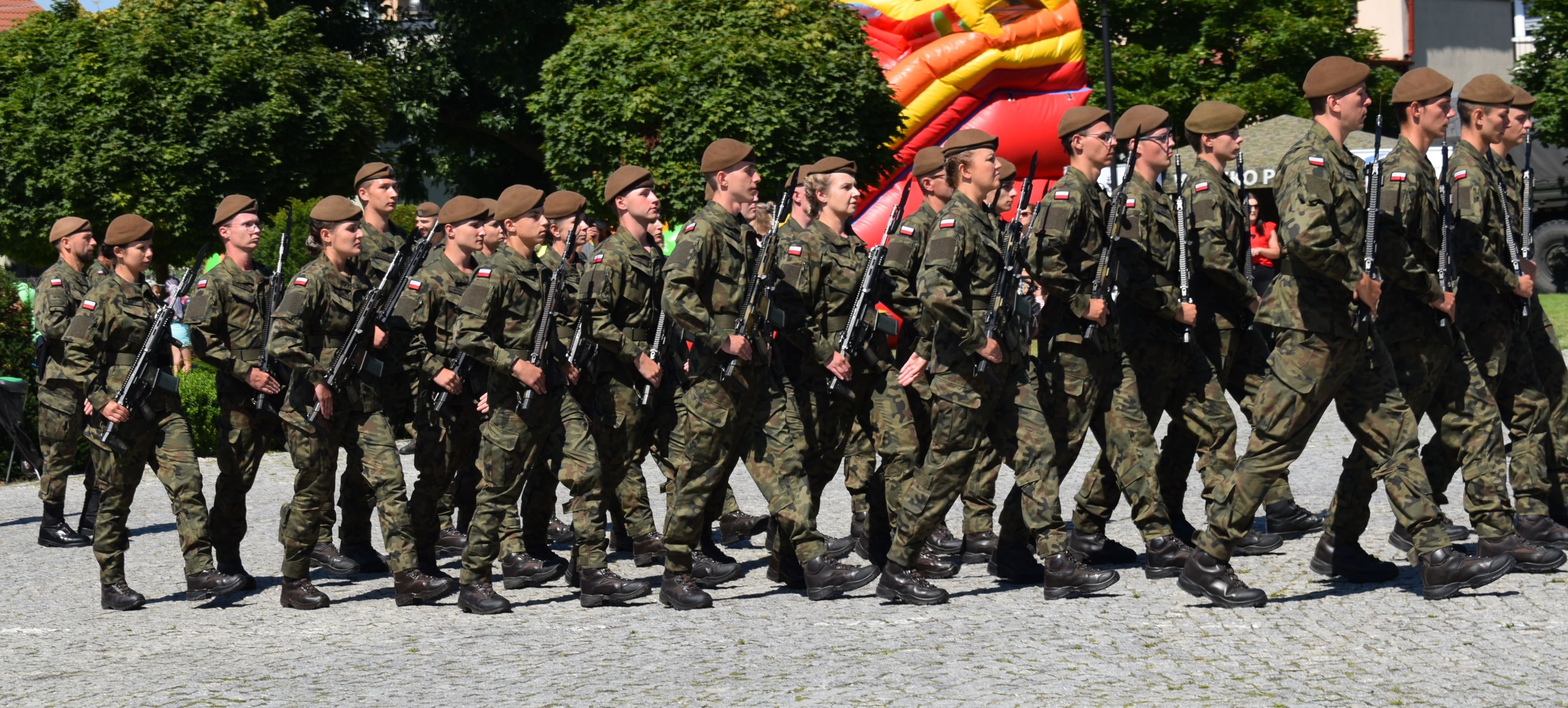 Przysięga żołnierzy i piknik wojskowy przed pałacem